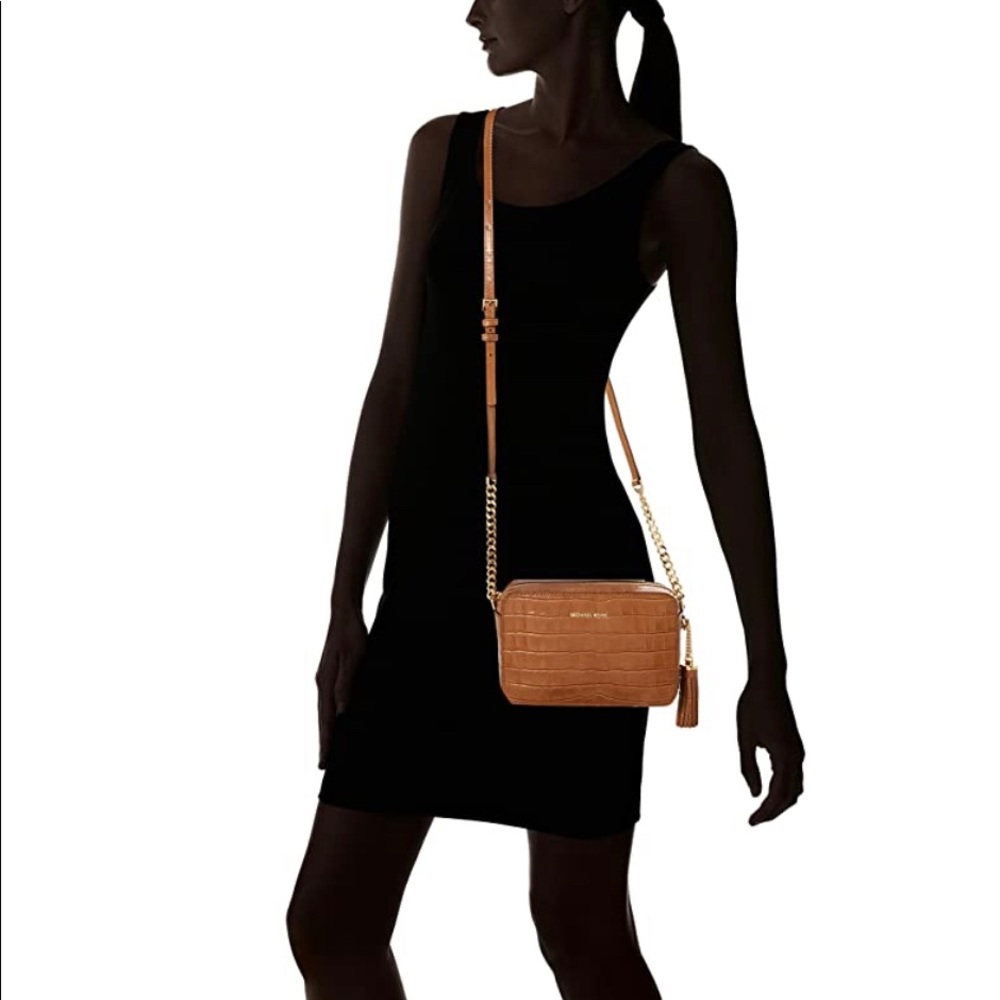 MICHAEL KORS MD CAMERA CROSSBODY BAG EMBOSSED LETR - Picture 8 of 16